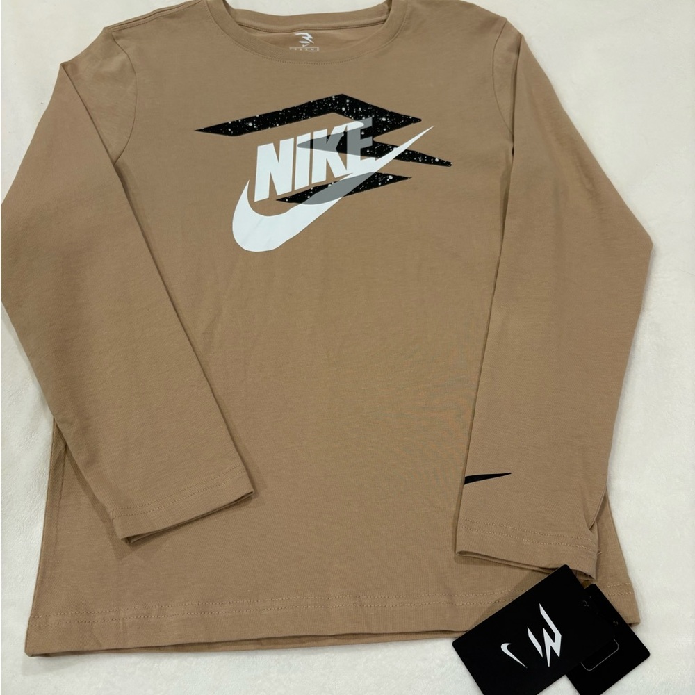 Nike Longsleeve Size Medium NWT